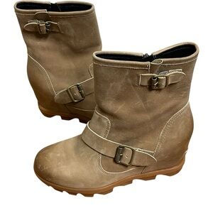 Sorel Joan Of Arctic Wedge II Buckle Boots Tan Women's Size 8